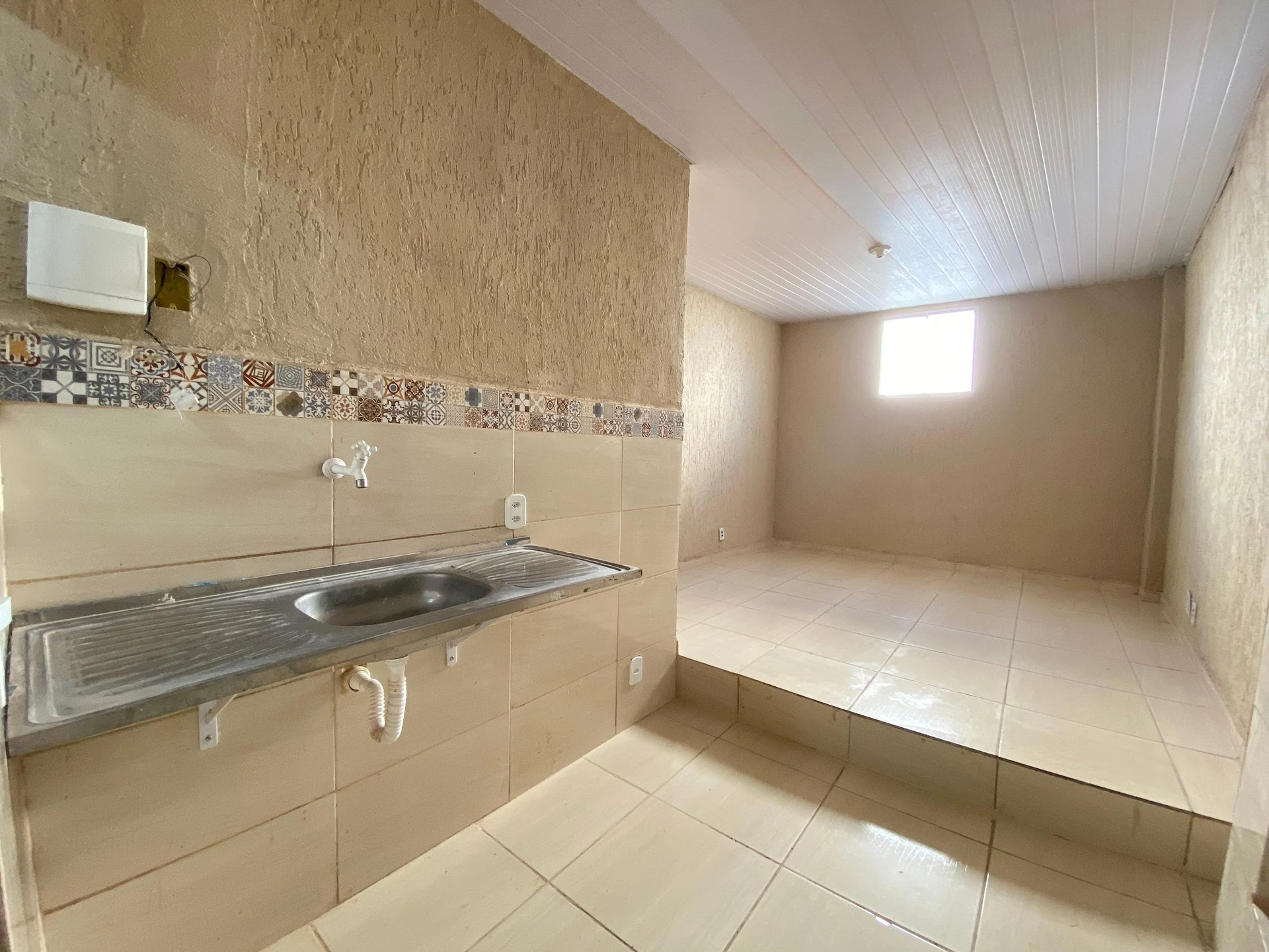 1-bedroom 1-bath apartment with no parking space
