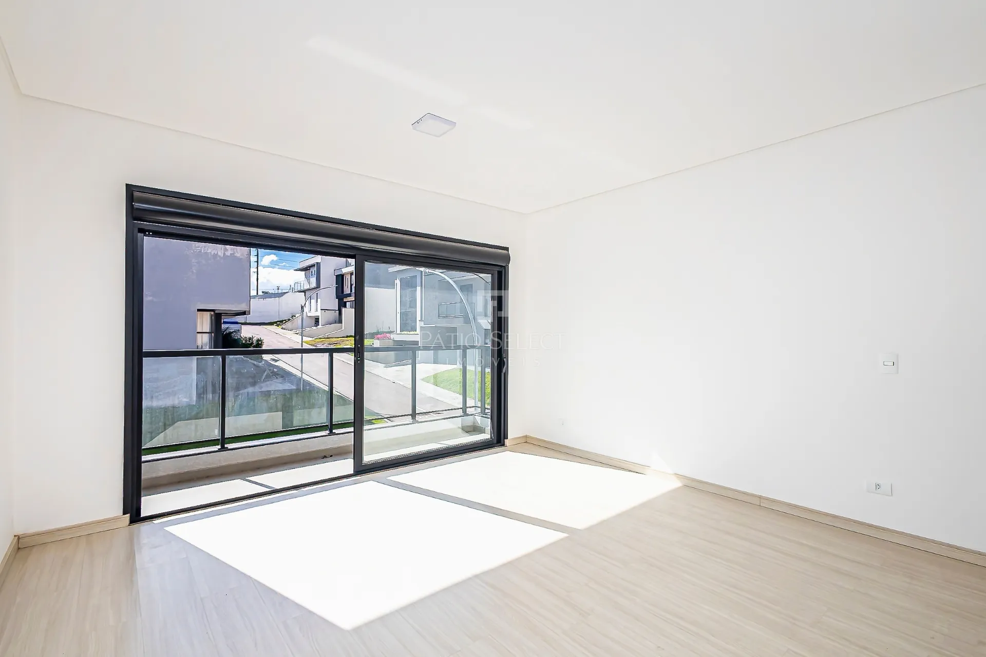 Casa de 181 m² com varanda gourmet e closet
