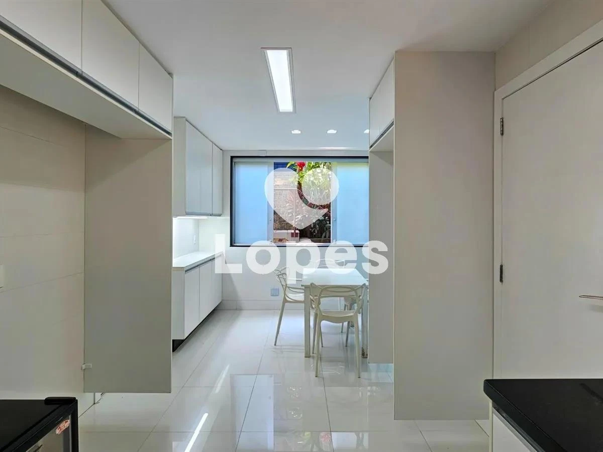 Furnished 960 m² house with 5 en-suite bedrooms — photo 30
