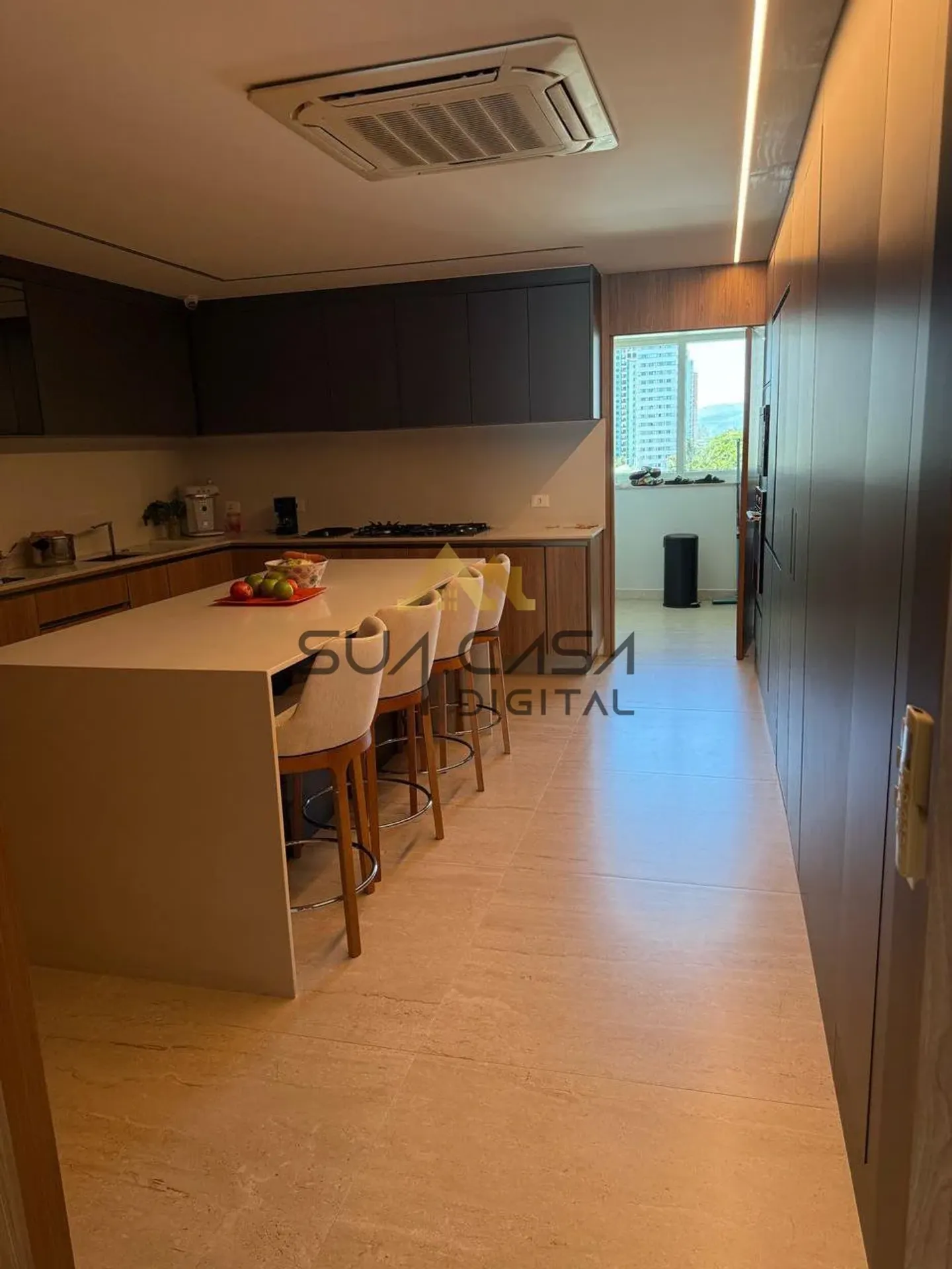 4-bedroom apartment with a water view — photo 12