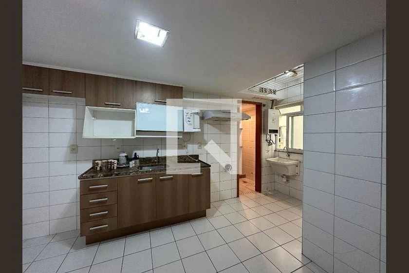 3-bedroom apartment in a building with a gym — photo 14