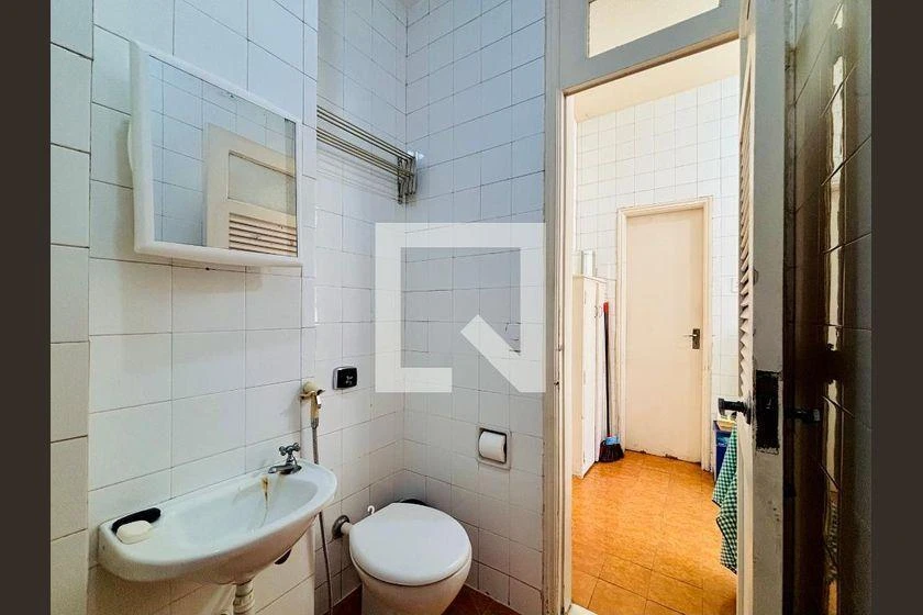 Furnished apartment, 348 m², with a glass-enclosed balcony — photo 44