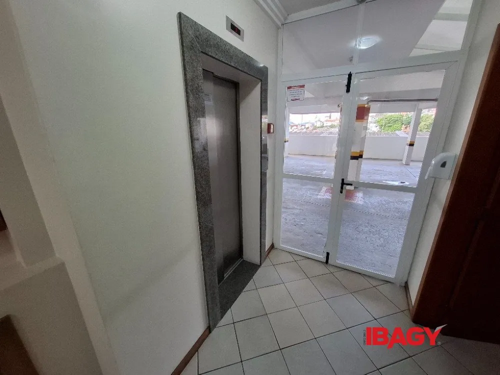 Furnished 93 m² apartment with 2 bedrooms and suite — photo 16