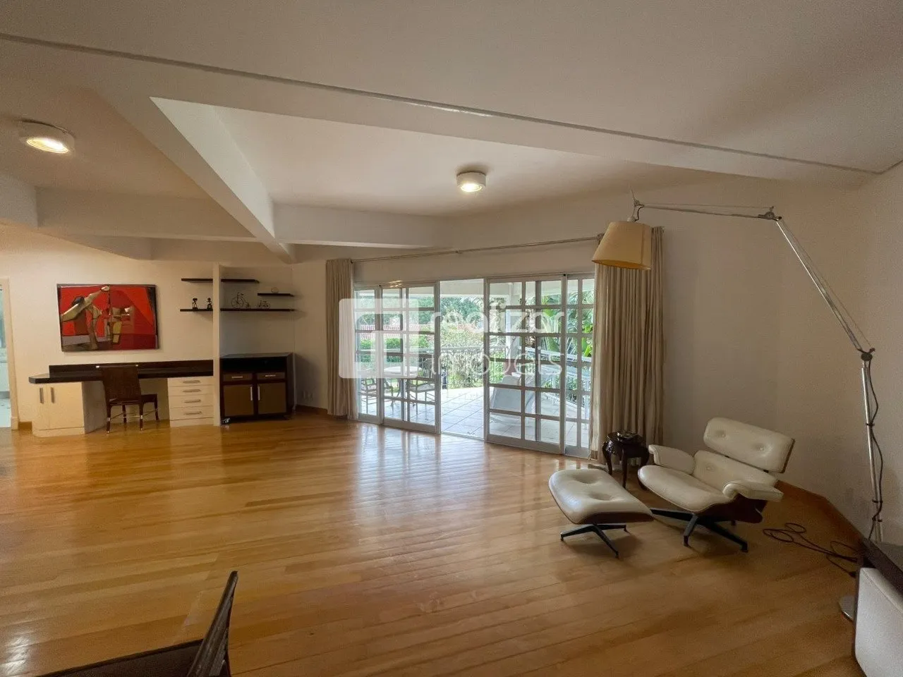 Casa de 5 dormitorios con balcón cerrado con vidrio — photo 23
