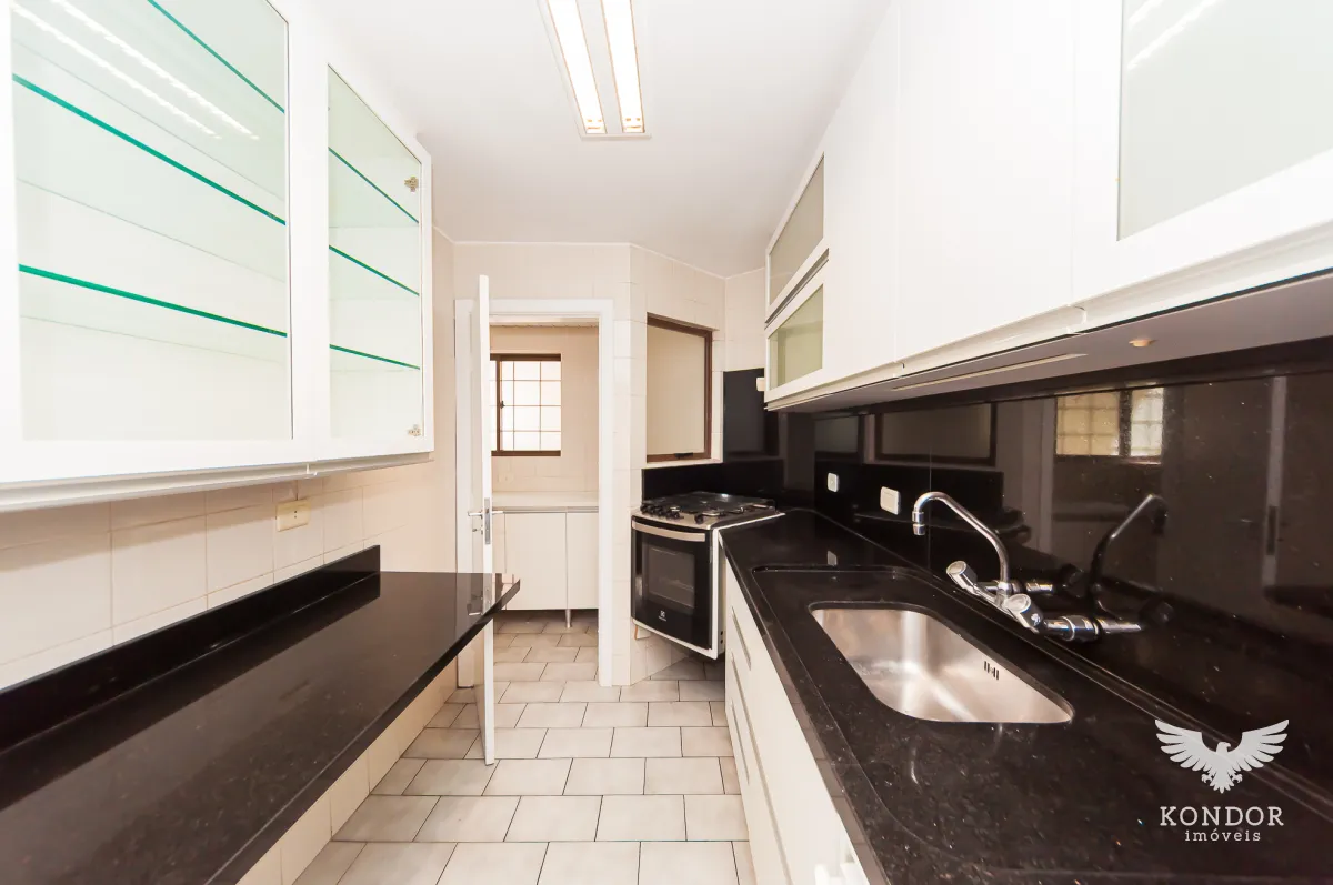 3-bedroom apartment with a balcony and 136 m² — photo 9