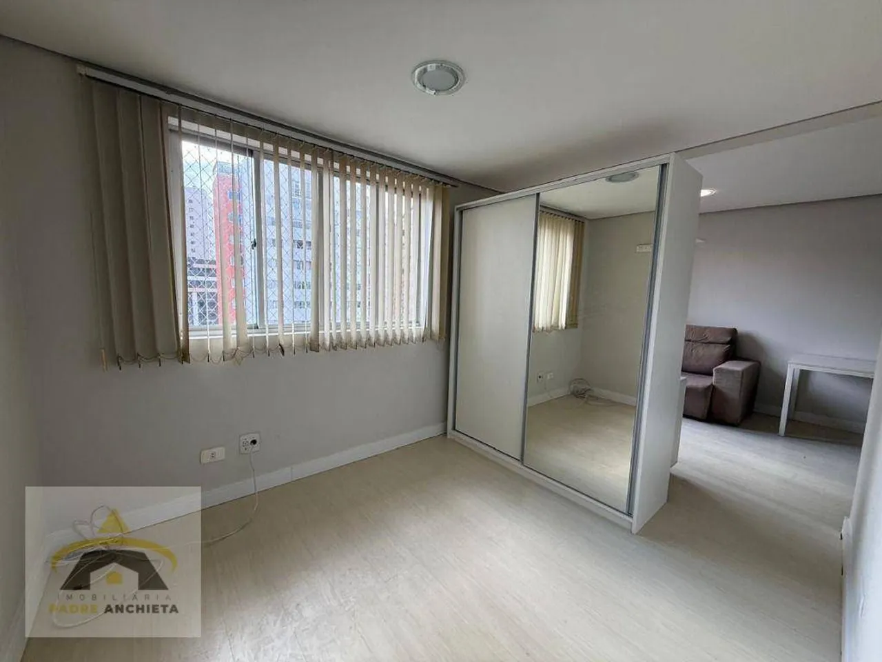 1-bedroom apartment with a gas open-plan kitchen — photo 4