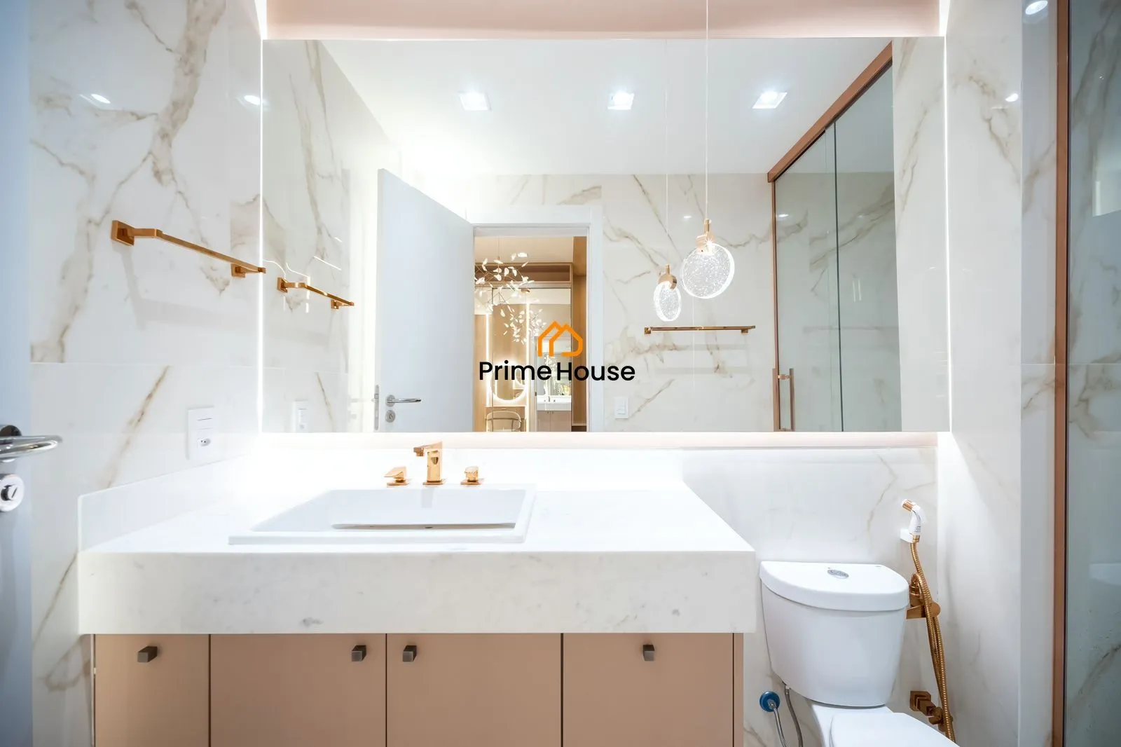 Furnished 4-bedroom apartment with 266 m² — photo 37