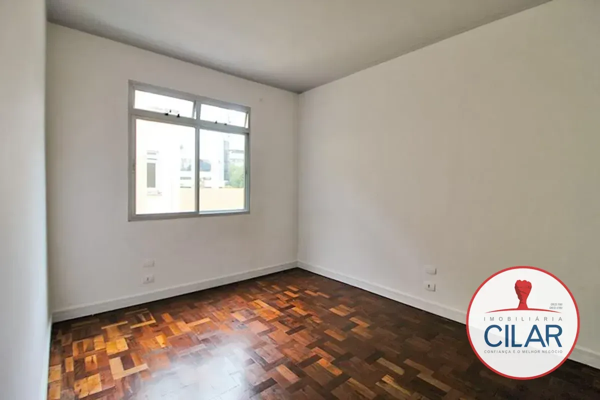 2-bedroom apartment with wood or laminate floors in Curitiba — photo 3