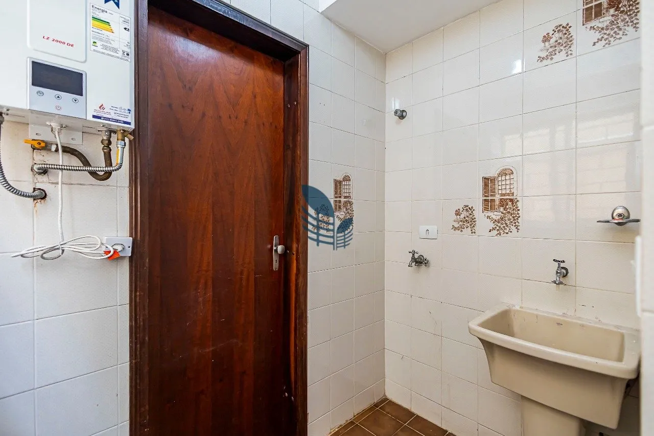 2-bedroom apartment with a bathtub in Curitiba — photo 16