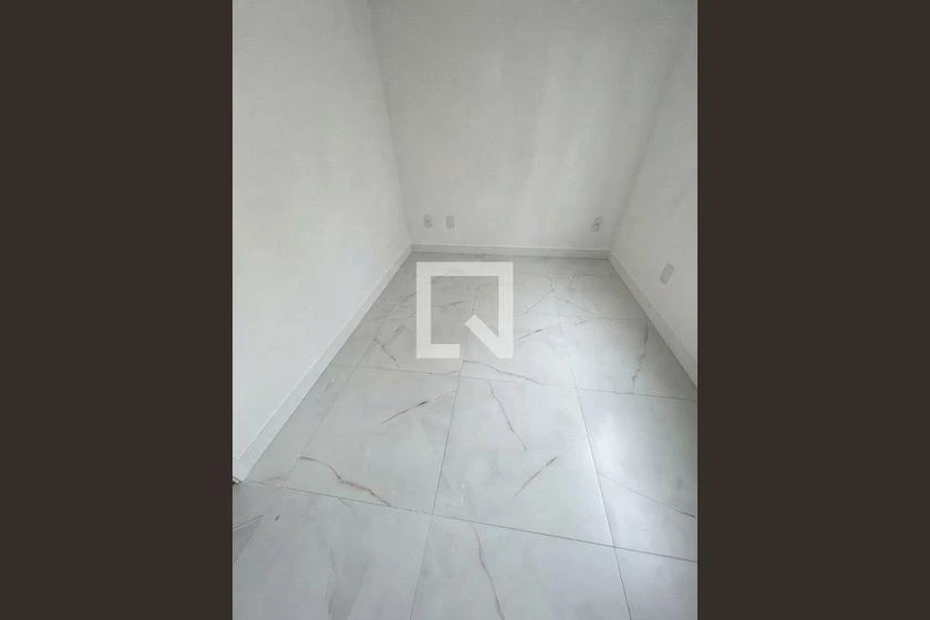 2-bedroom apartment with a compact kitchenette — photo 13