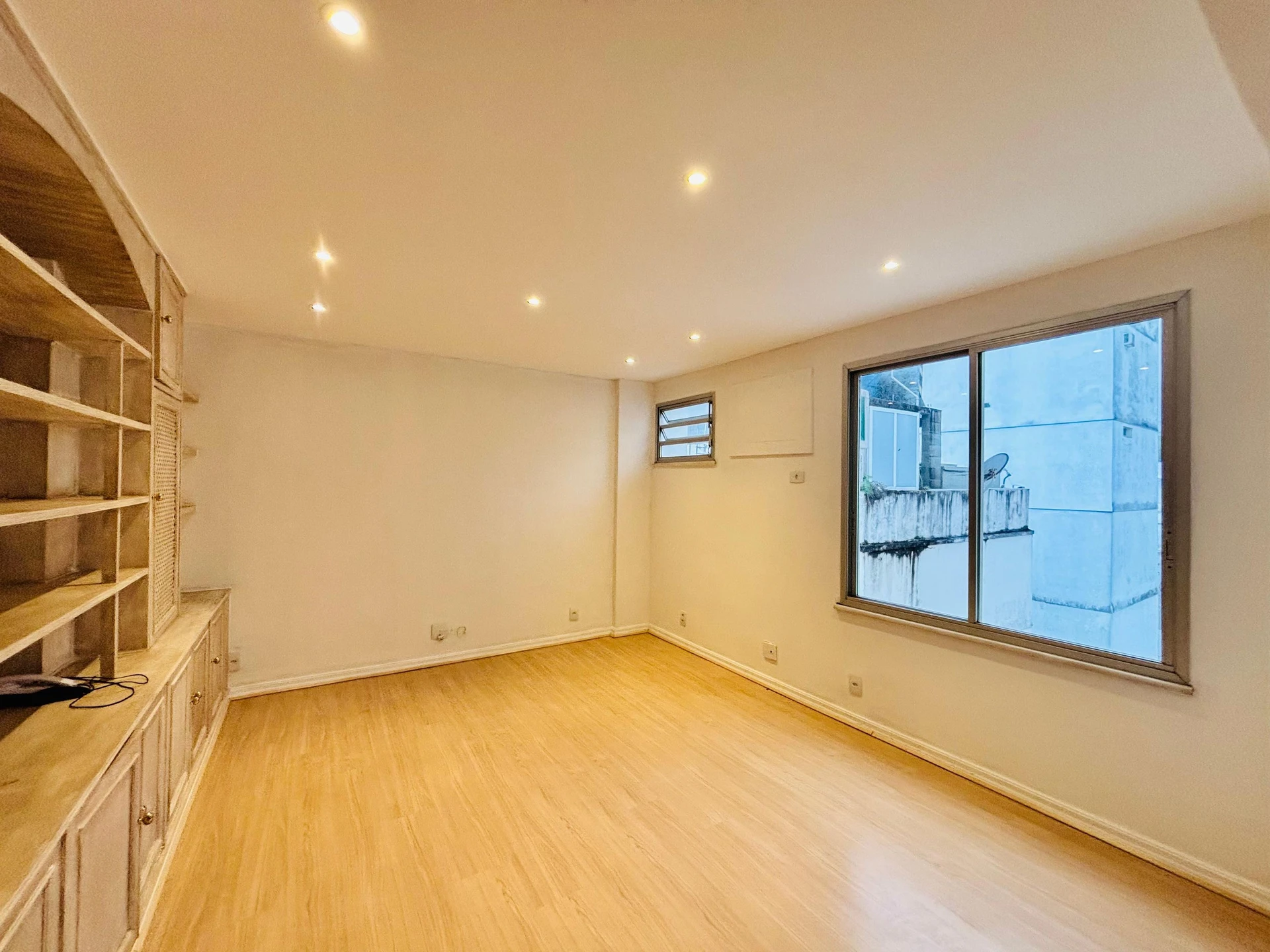 Mountain view in a 4-bedroom apartment, 220 m² — photo 21