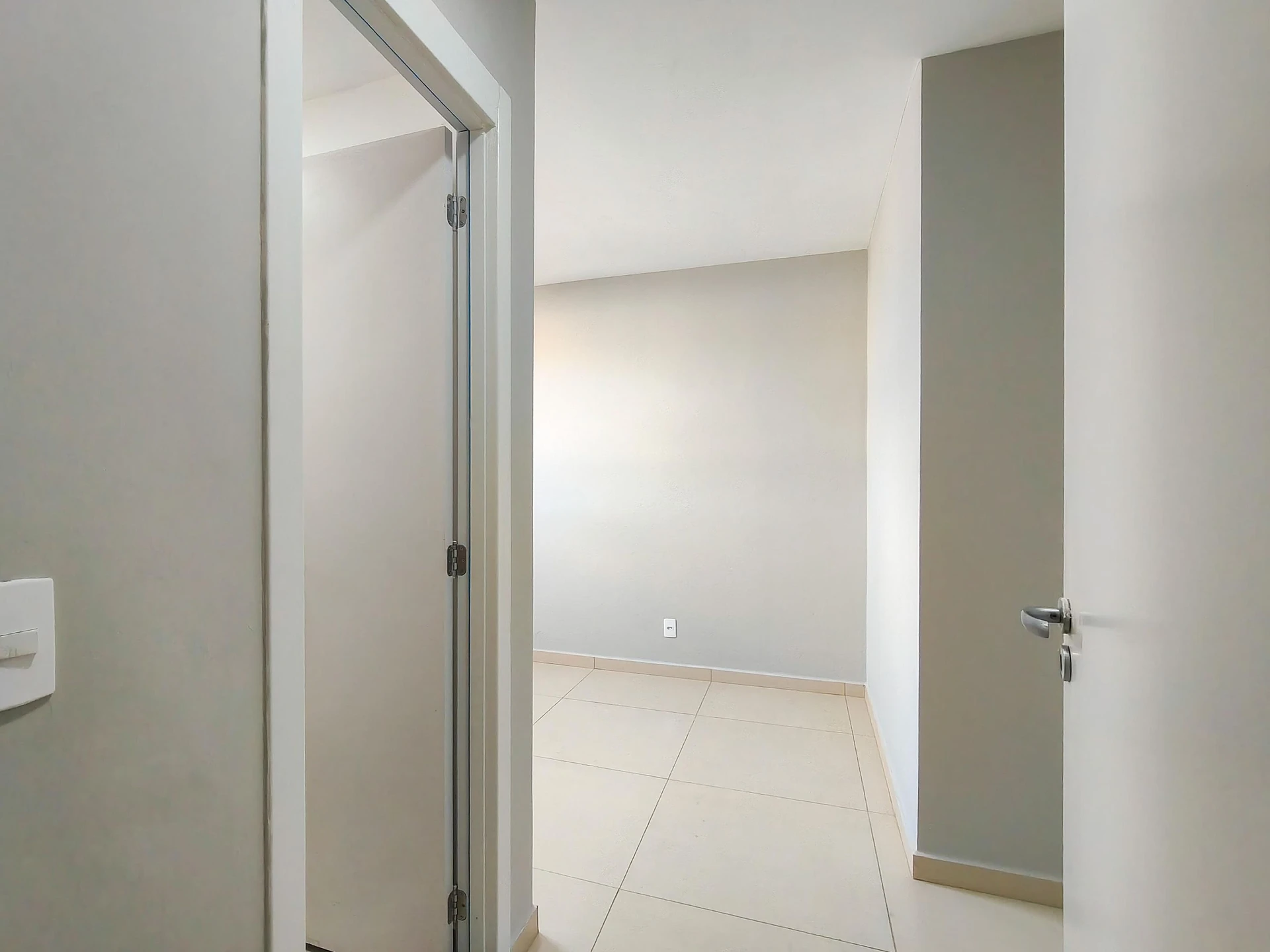 Apartamento com 2 quartos e varanda de vidro fechada — photo 28