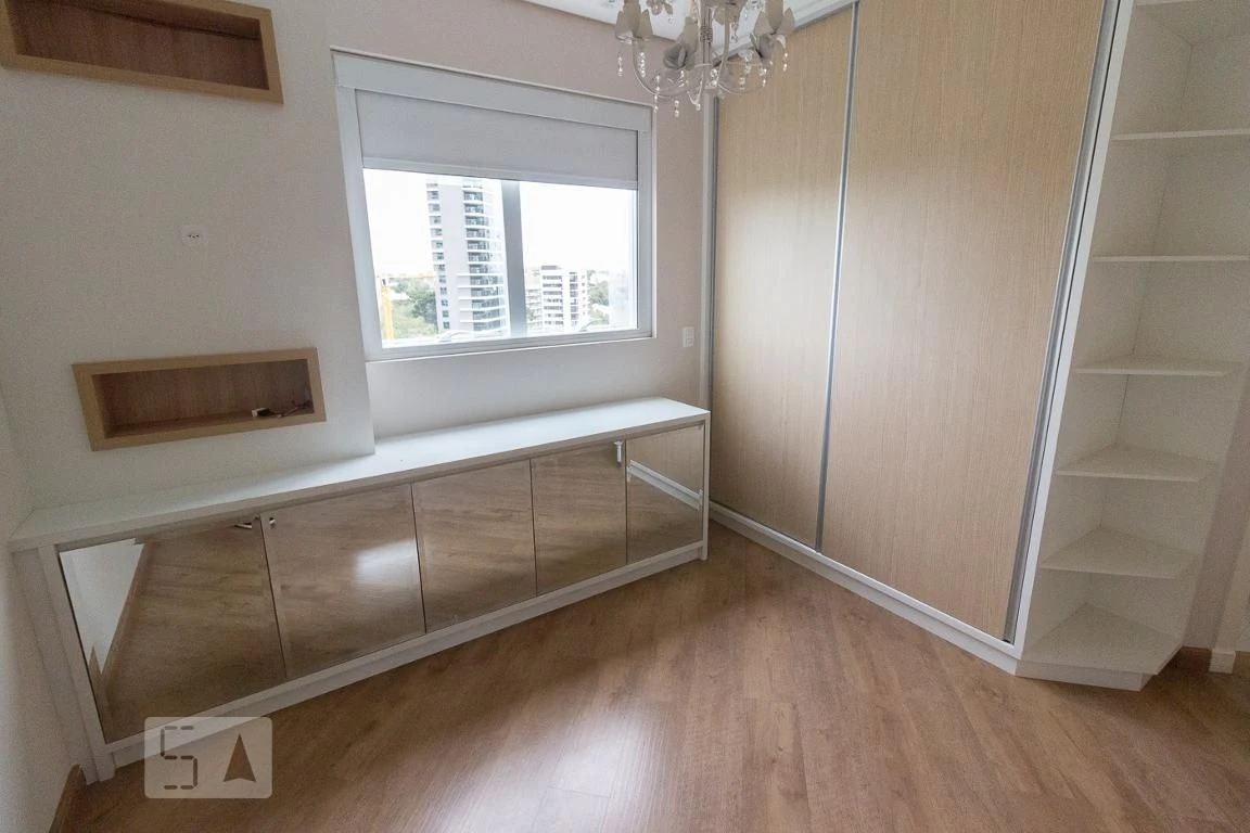 Bathtub in a 4-bedroom apartment, 255 m² — photo 39
