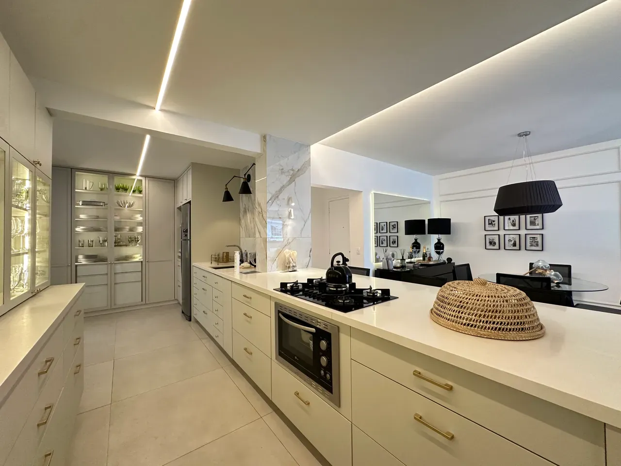 3-bedroom apartment with a fireplace in Florianópolis — photo 49