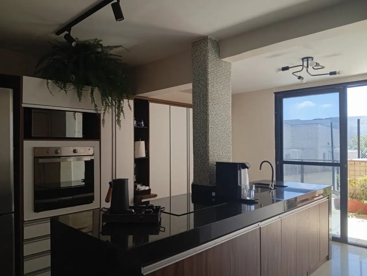 Furnished apartment, 240 m², with a glass-enclosed balcony — photo 12