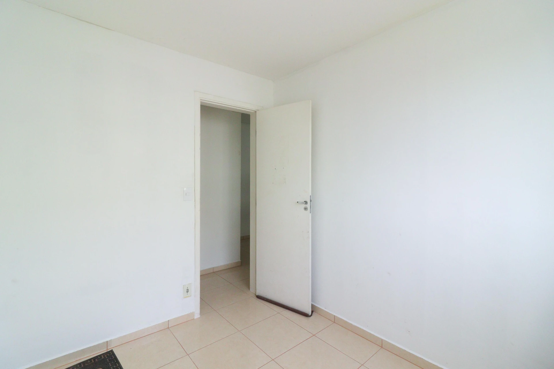 2-bedroom apartment in a building with a gym — photo 20
