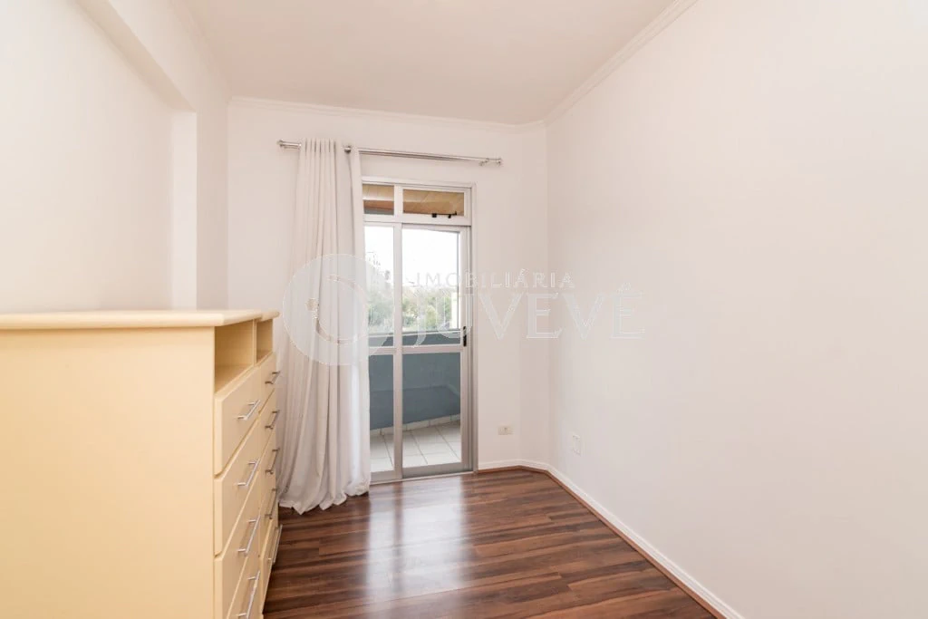 130 m² apartment with a walk-in closet and a bathtub — photo 6