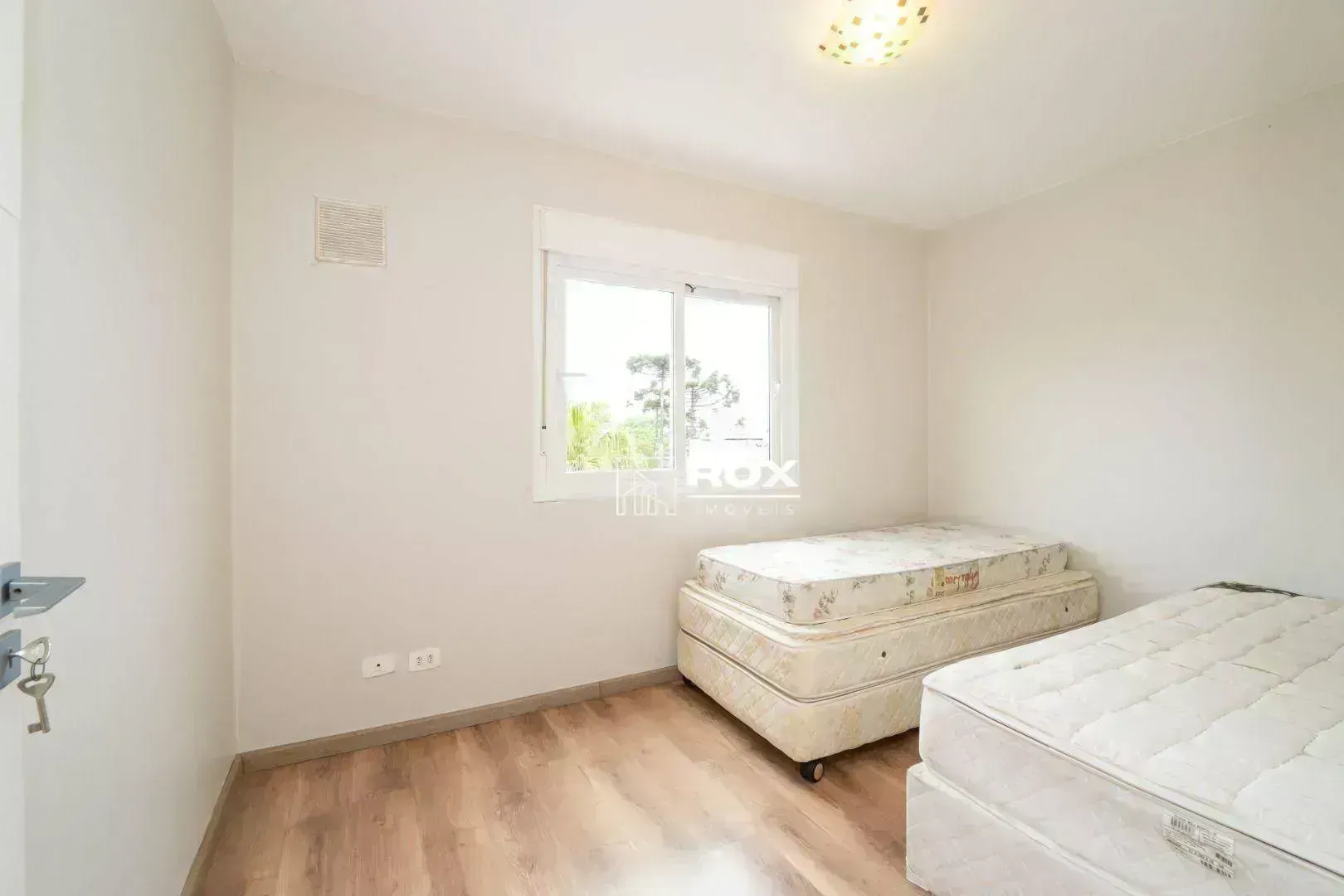 Furnished apartment, 179 m², with a fireplace — photo 27