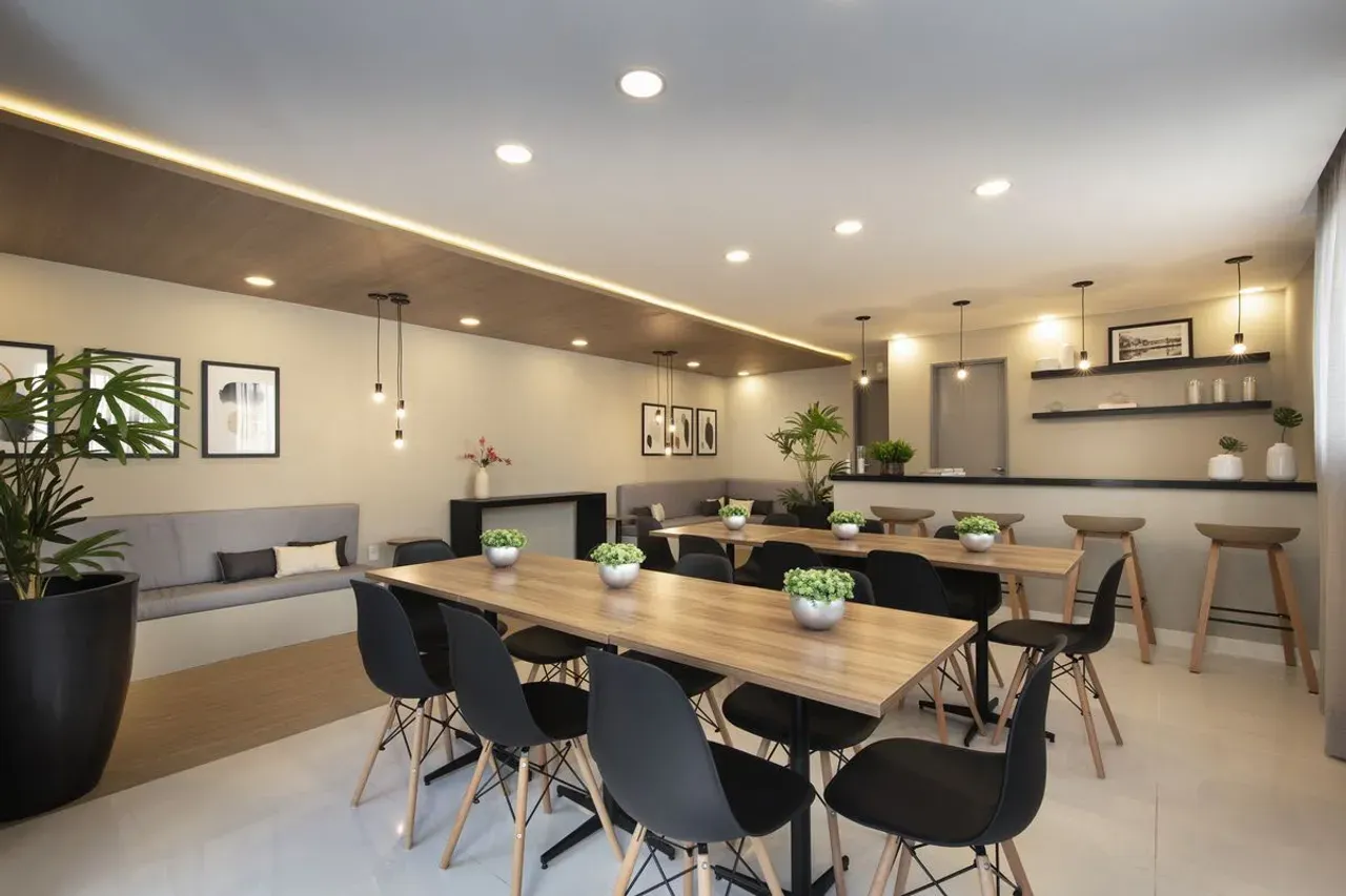 One-bedroom apartment in a building with a gym — photo 18