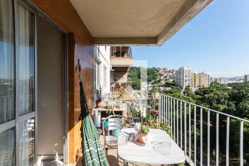 2-bedroom apartment with a mountain view in Rio de Janeiro — photo 8