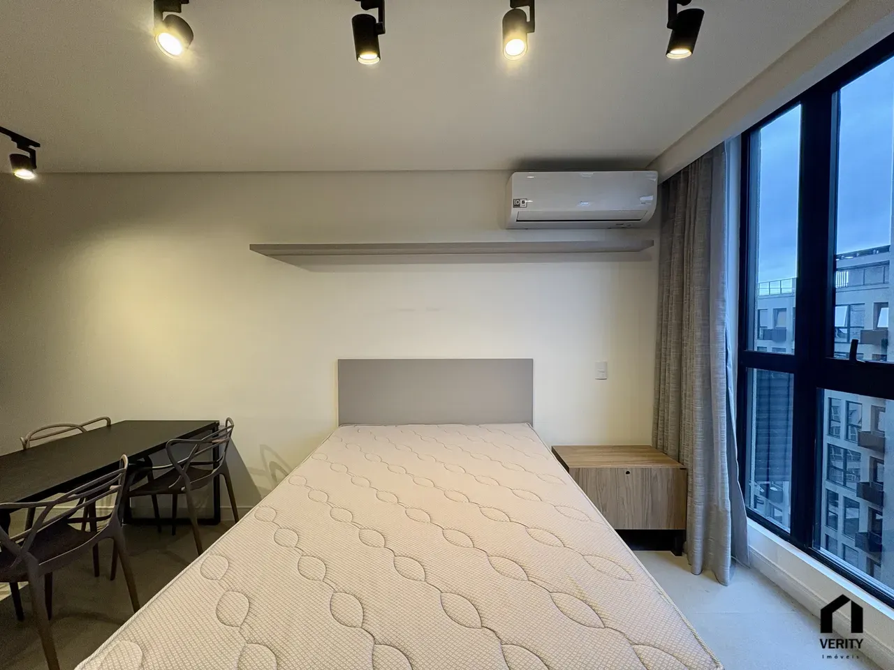 Furnished studio with an open-plan kitchen and A/C — photo 15