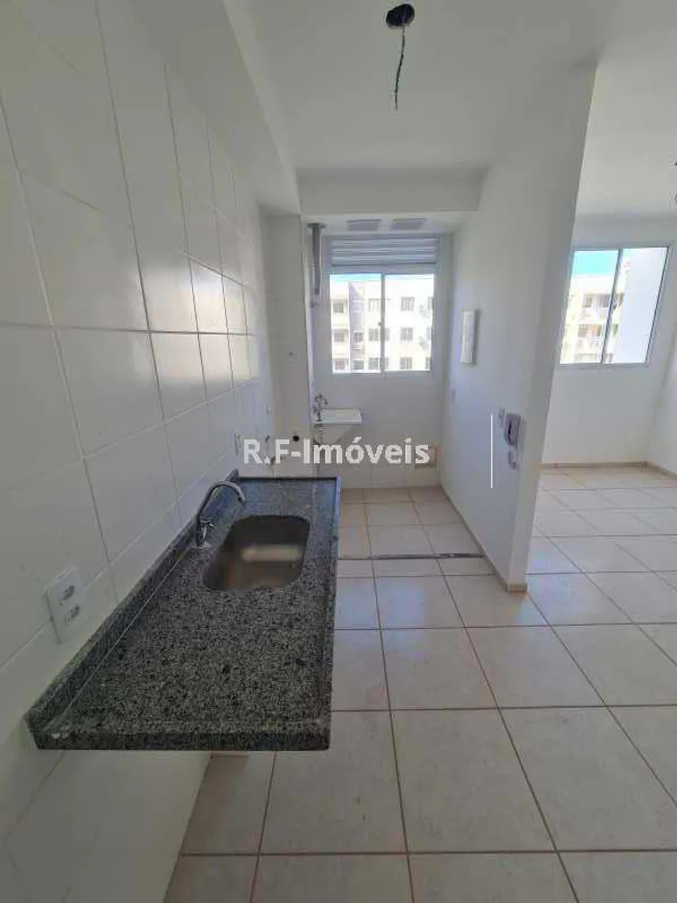 2-bedroom apartment with a glass-enclosed shower — photo 2