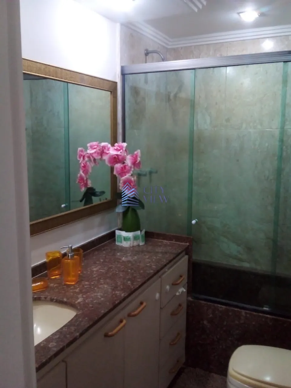 Apartamento com 4 quartos e cozinha fechada moderna — photo 12