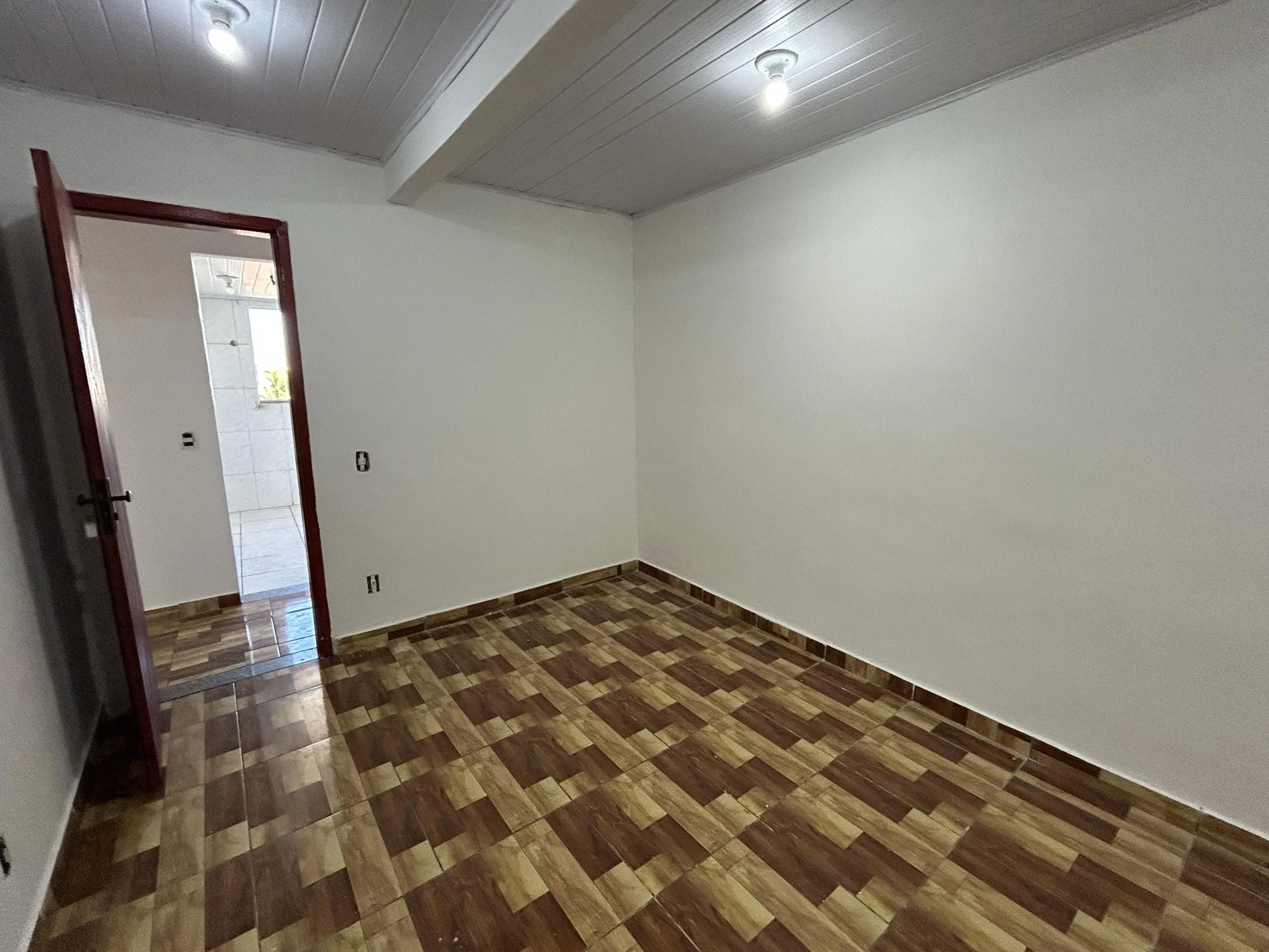 Квартира з 2 спальнями та 1 ванною з душовою зі скла — photo 4