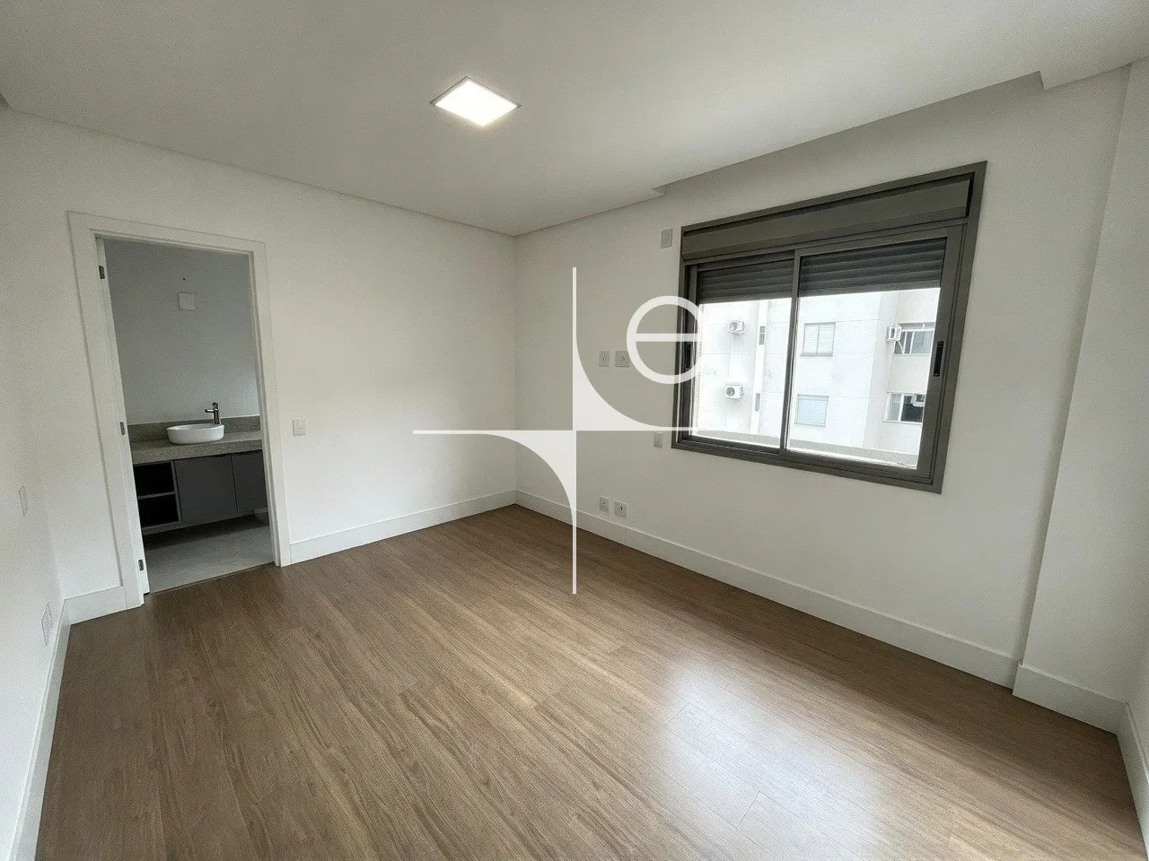 Furnished apartment, 80 m², with a grill on the balcony — photo 15