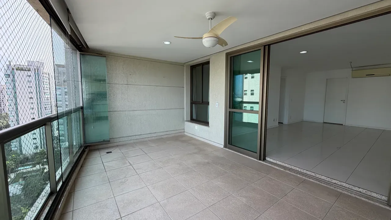 157 m² apartment with 4 bedrooms, 3 baths, balcony — photo 14