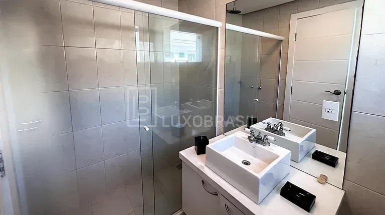 Furnished house with 6 en-suite bedrooms and 10 bathrooms — photo 40
