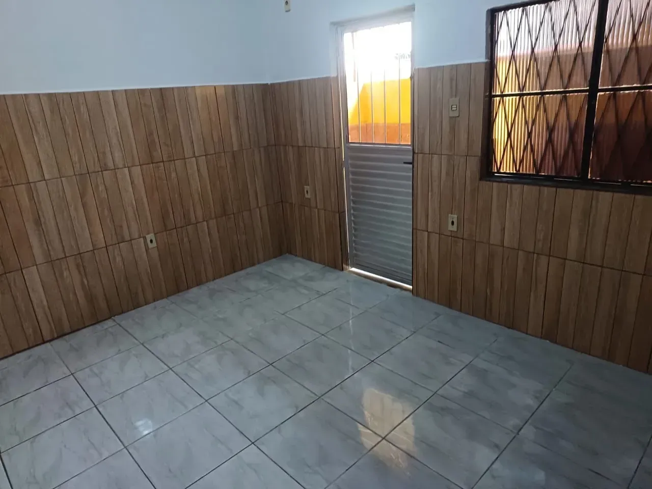 Kitnet sem mobília com 1 quarto e 1 banheiro