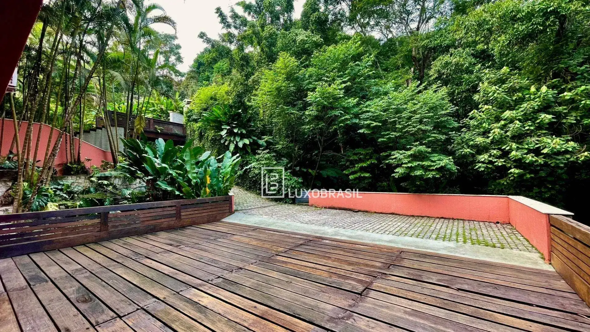 Furnished house with 9 en-suite bedrooms and 12 baths — photo 10