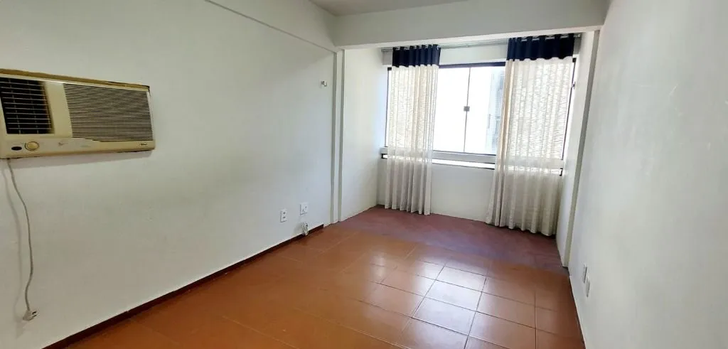 3-bedroom apartment in a building with a pool — photo 4
