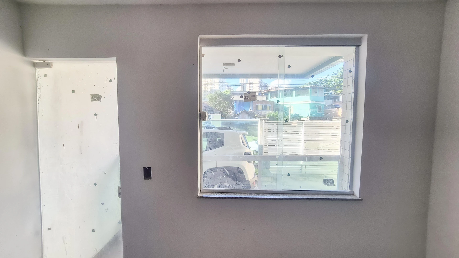 Apartamento com 2 quartos e box de vidro no banheiro — photo 40