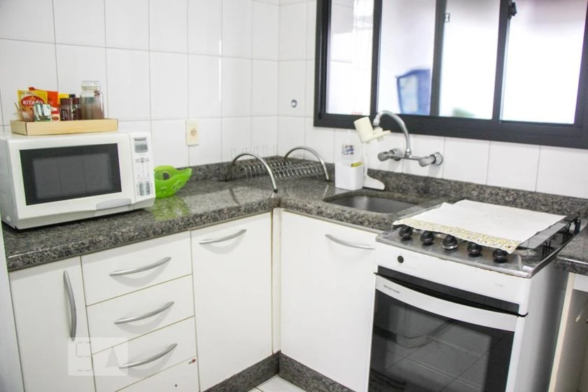 Furnished 3-bedroom apartment with 1 en-suite and balcony — photo 7