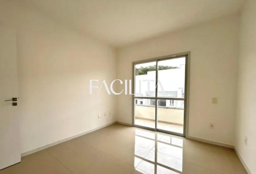 Casa com 3 quartos e cozinha americana com fogão — photo 13
