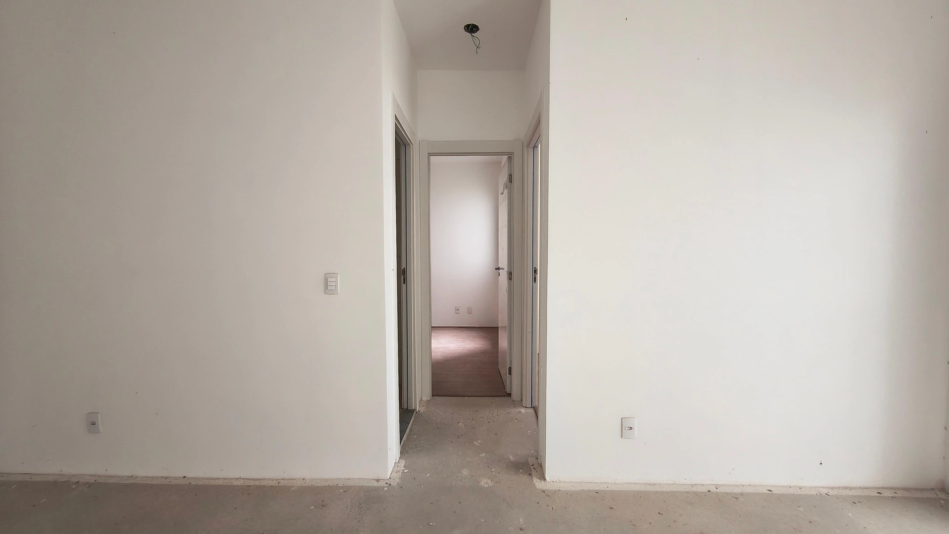 2-bedroom apartment in a building with a gym — photo 2