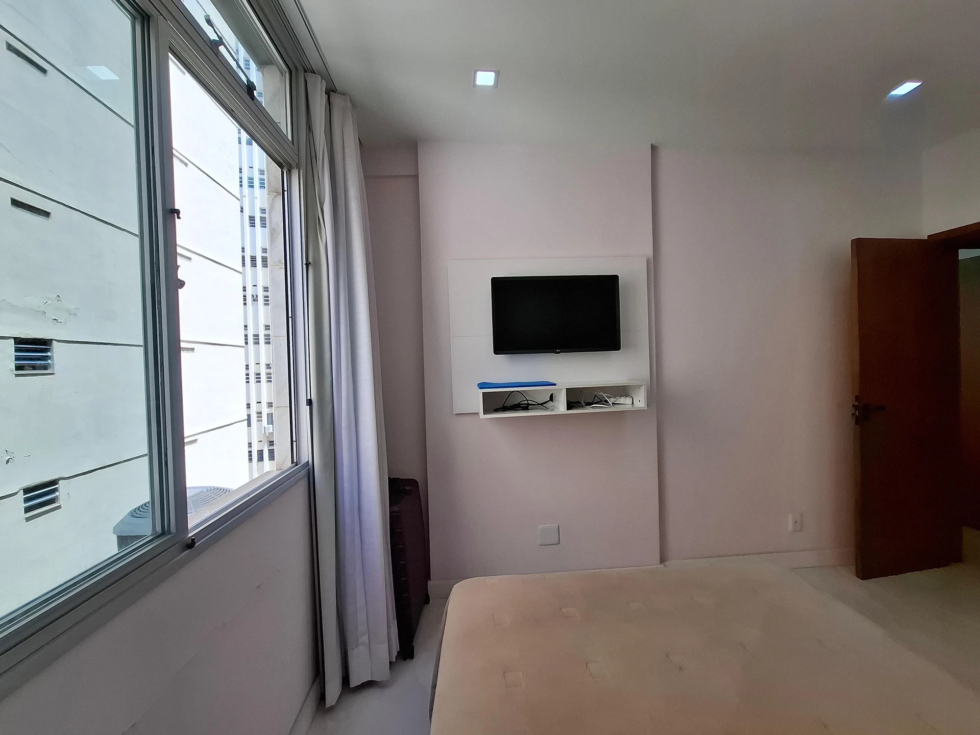 2-bedroom apartment with a home office — photo 3