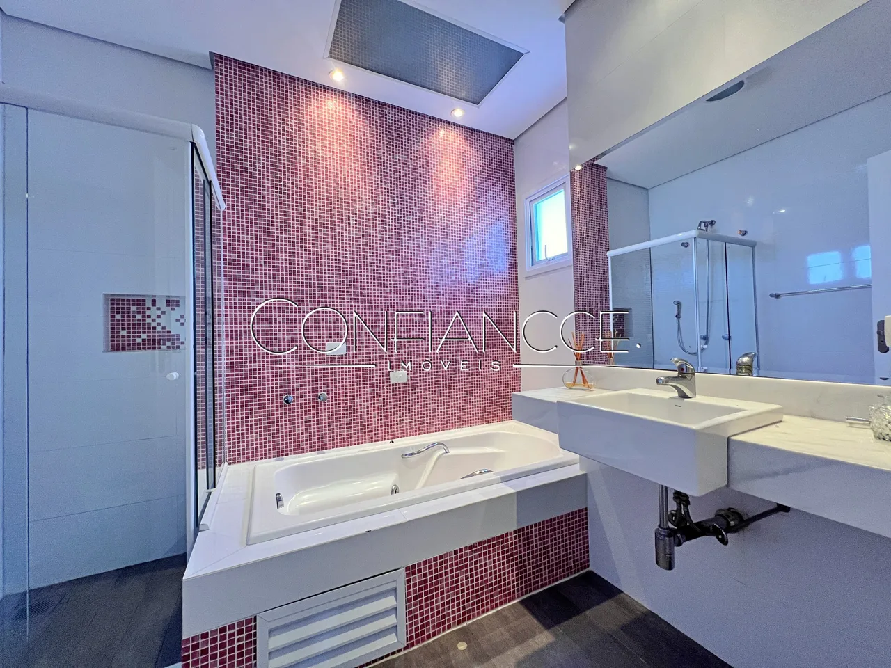 Casa em condomínio com 4 quartos e 6 banheiros — photo 13