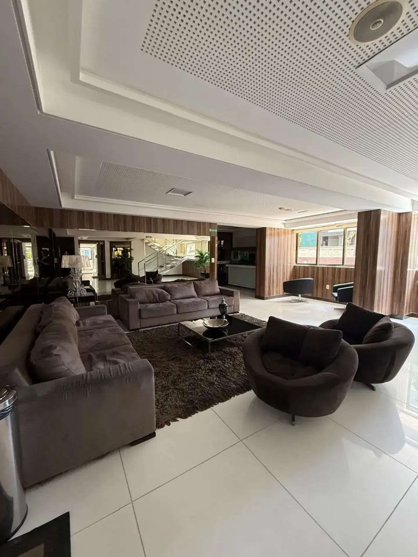 Furnished 175 m² apartment with 3 en-suite bedrooms — photo 15