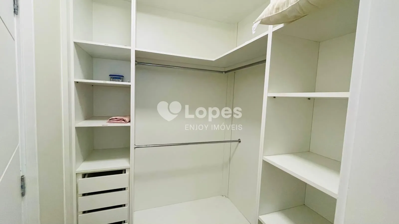 Furnished house with 5 en-suite bedrooms 600 m² — photo 15