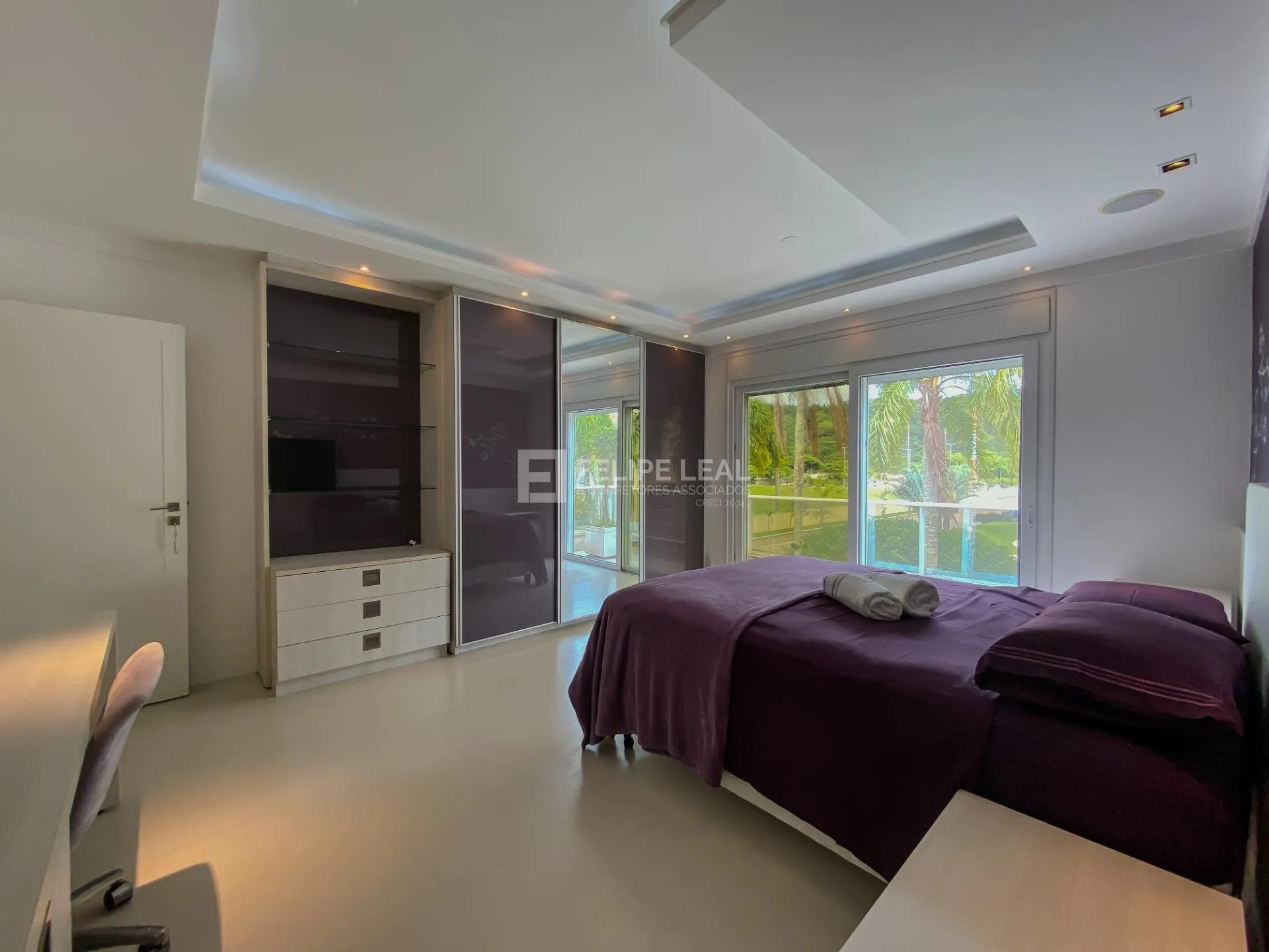 Casa em condomínio com 9 dormitórios e 8 suítes — photo 21