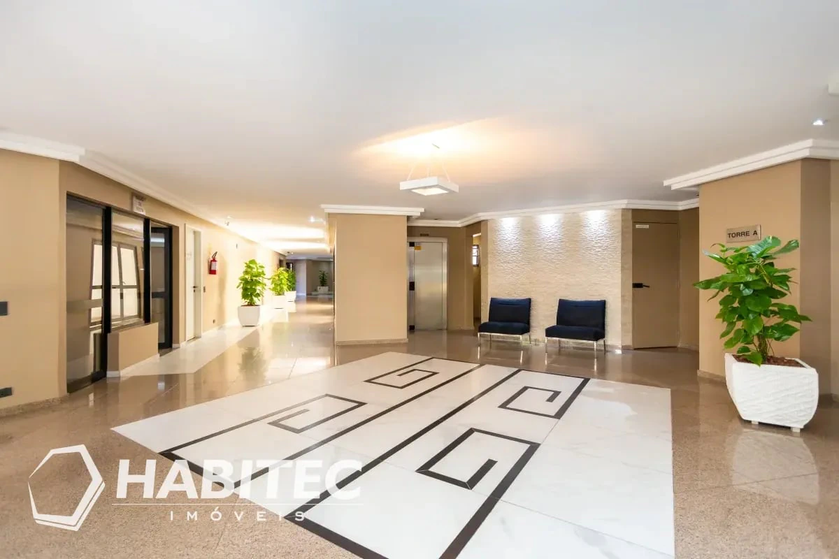 3-bedroom apartment with wood or laminate floors — photo 29