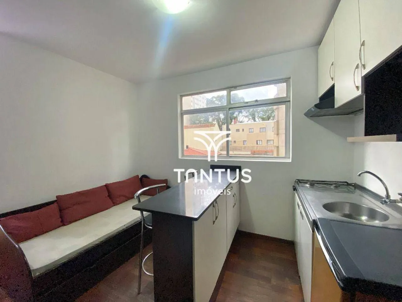 1-bedroom 24 m² apartment with a compact kitchen corner — photo 4