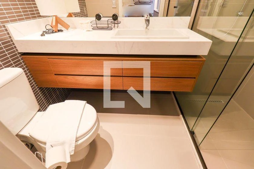 Furnished 1-bedroom apartment with open-plan kitchen — photo 18