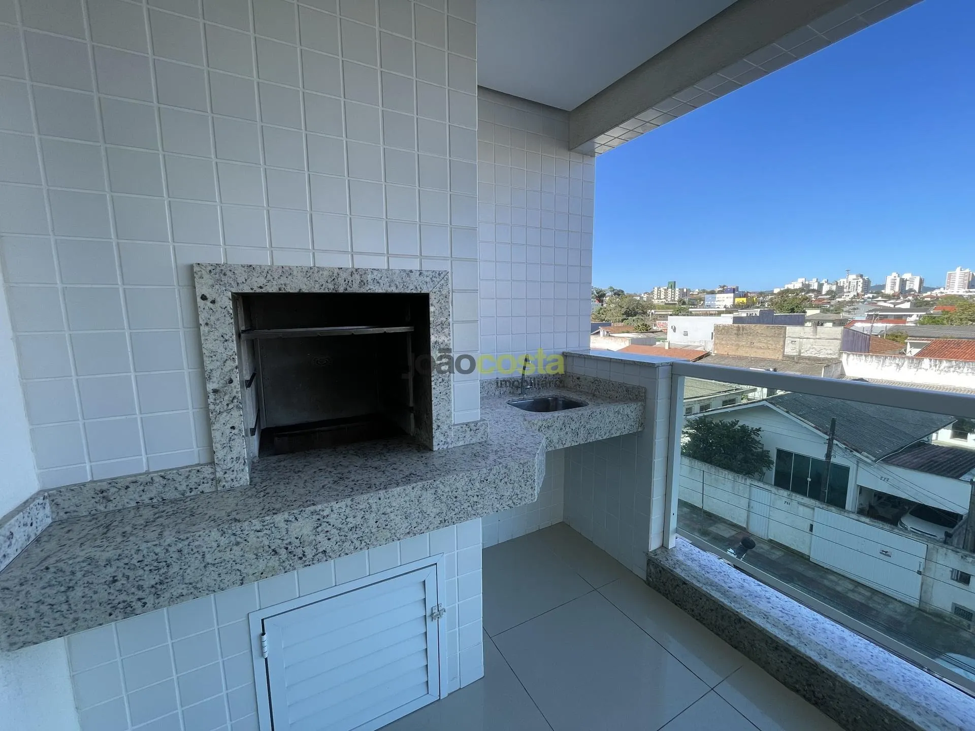 3-bedroom apartment with a suite and 2 parking spots
