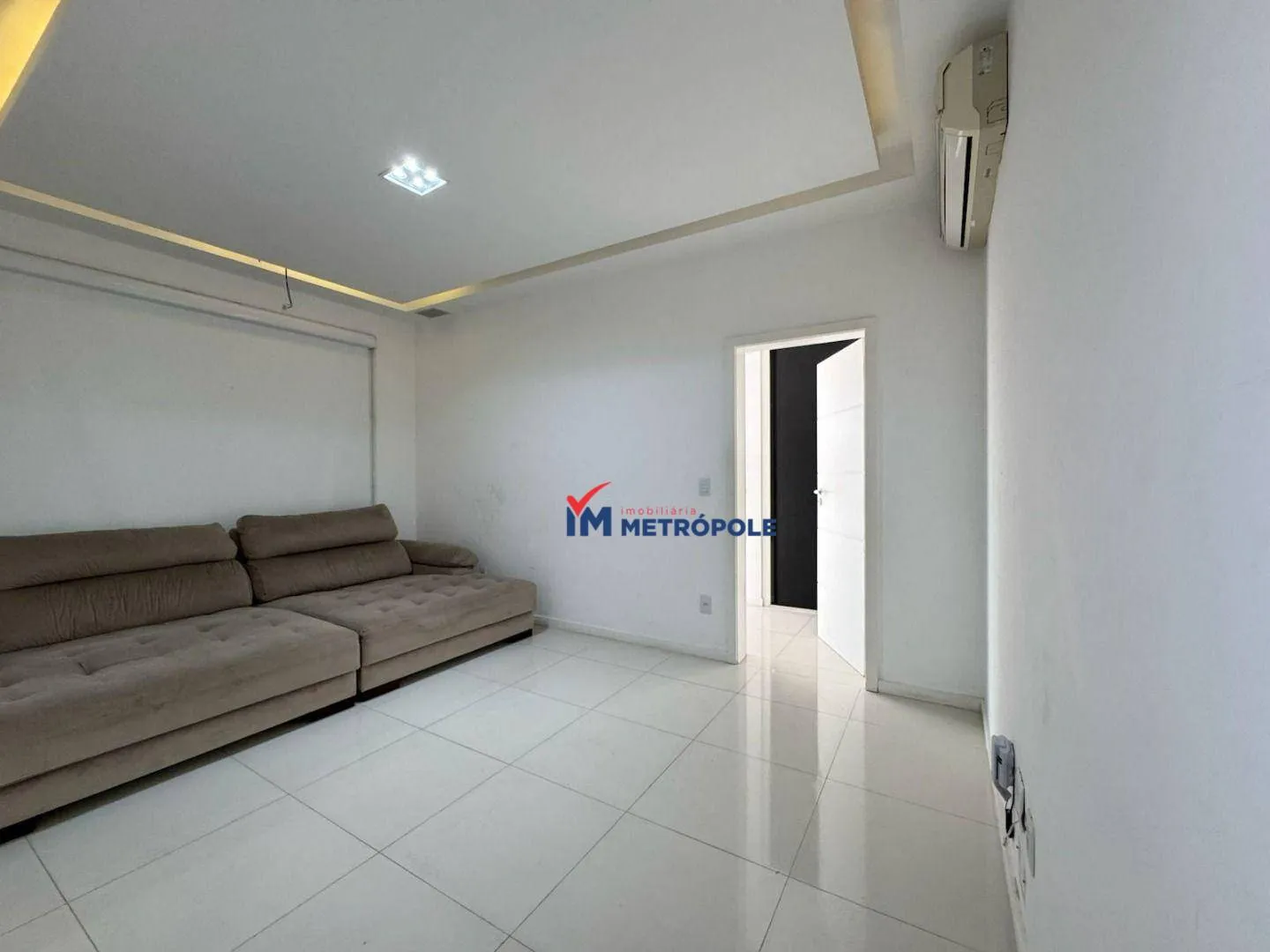 5 quartos e janelas do piso ao teto: casa de 600 m² — photo 24