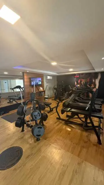 Furnished 4-bedroom apartment with enclosed balcony — photo 23