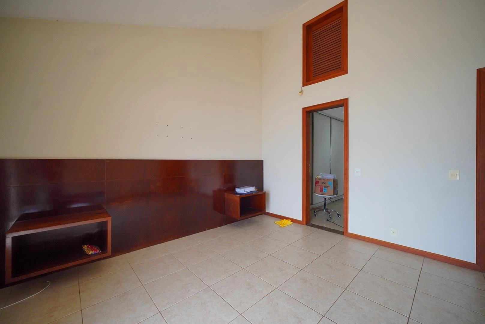 407 m² house with a washing machine and a bathtub — photo 16